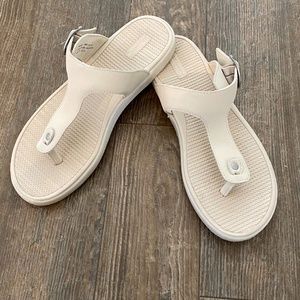 G.H. Bass & Co - Haden ivory sandals - 9M - EUC
